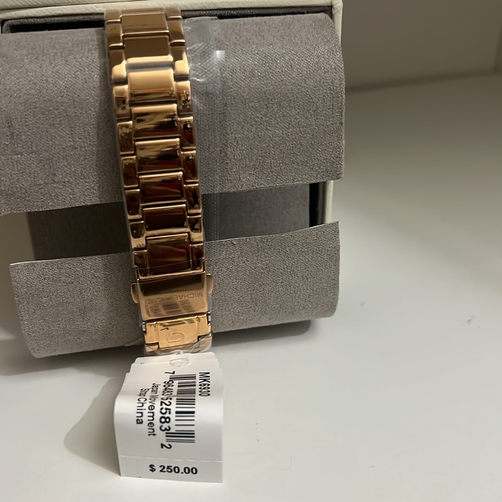 NWT Michael Kors Watch - Picture 5 of 8